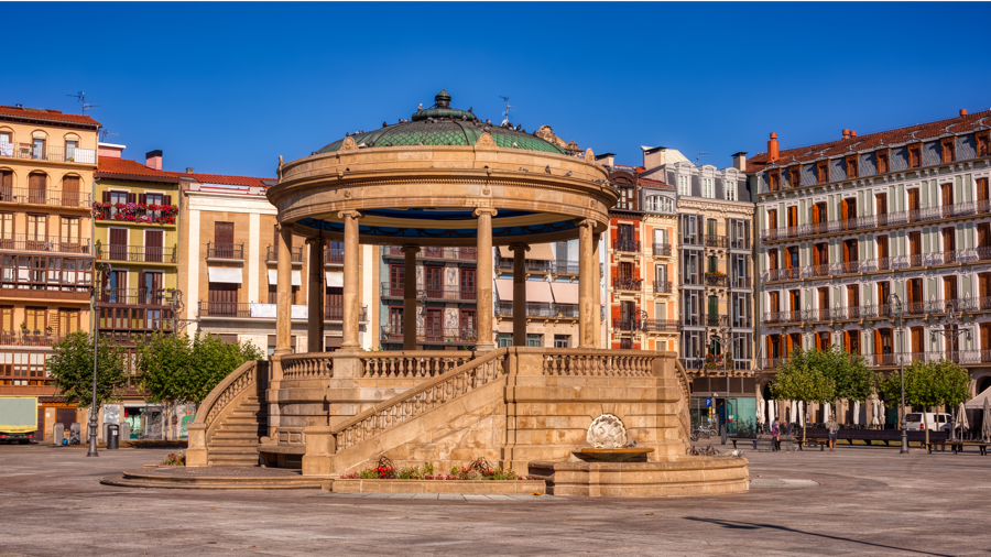 plaza pamplona@2x